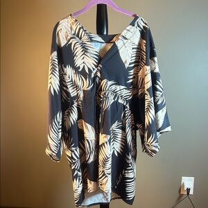 Trendy boutique Black and Cream Palm Print Kimono Top